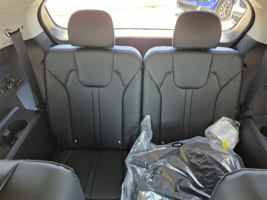 new 2025 Kia Sorento car, priced at $33,608