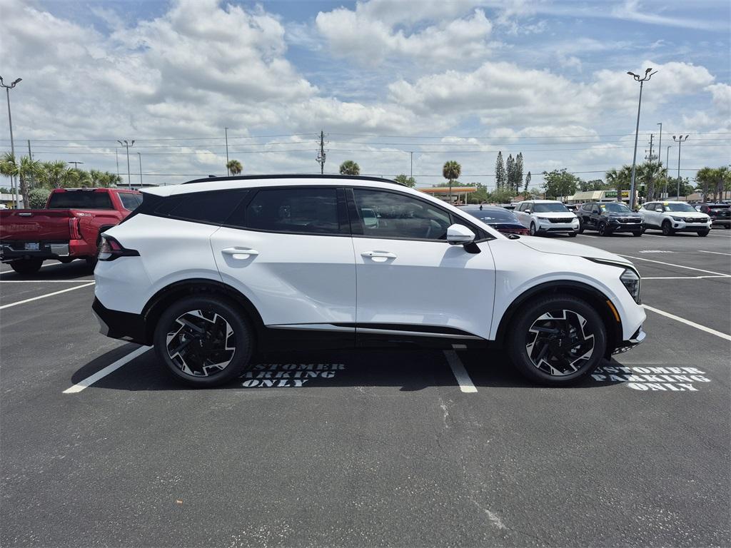 new 2025 Kia Sportage car, priced at $35,205