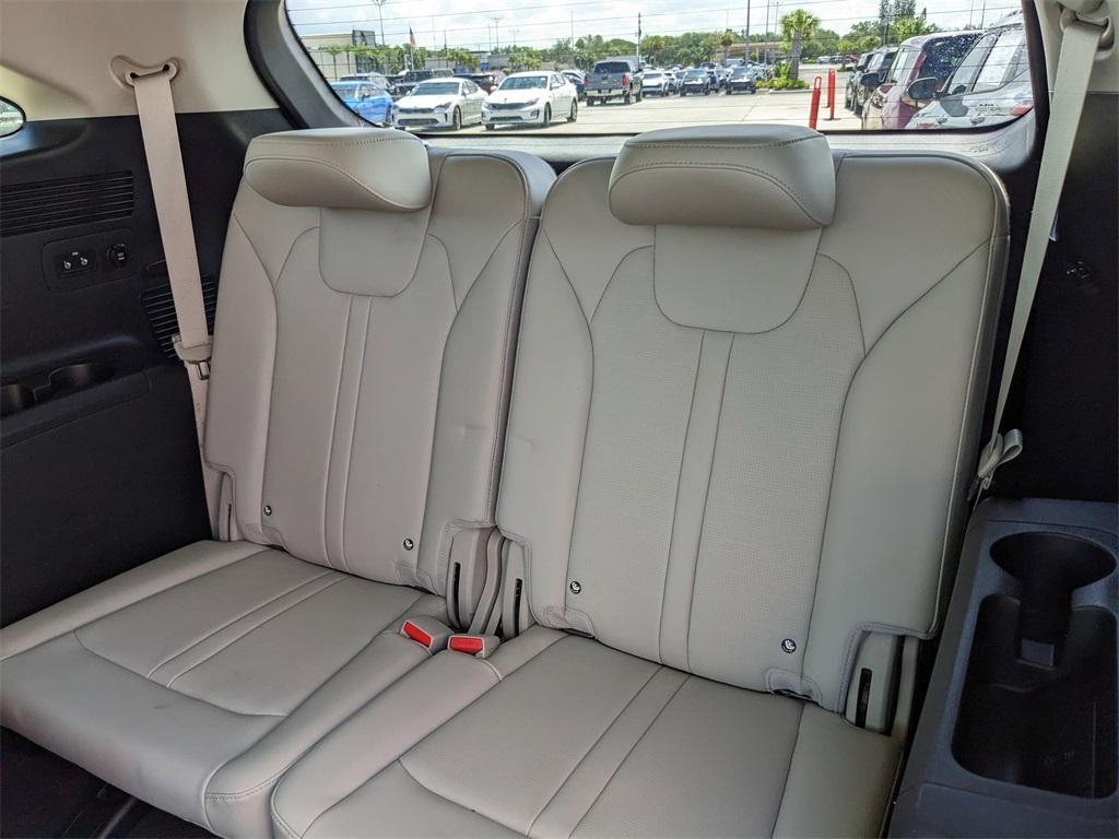 used 2024 Kia Sorento car, priced at $33,653
