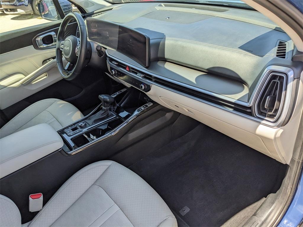 used 2024 Kia Sorento car, priced at $33,653