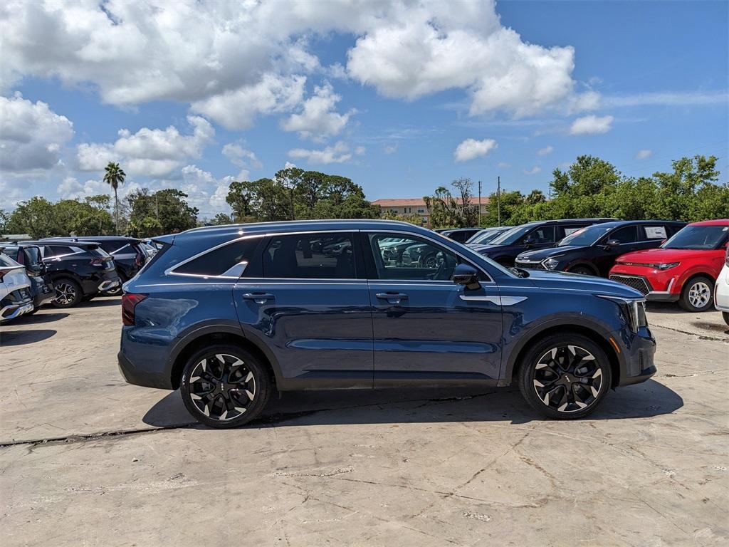 used 2024 Kia Sorento car, priced at $33,653