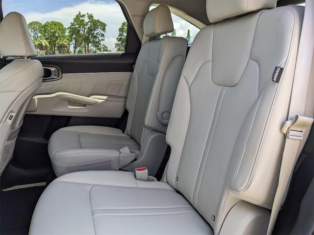 used 2024 Kia Sorento car, priced at $33,653
