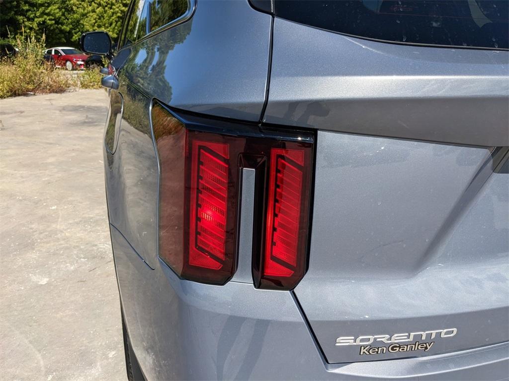 used 2025 Kia Sorento car, priced at $27,201