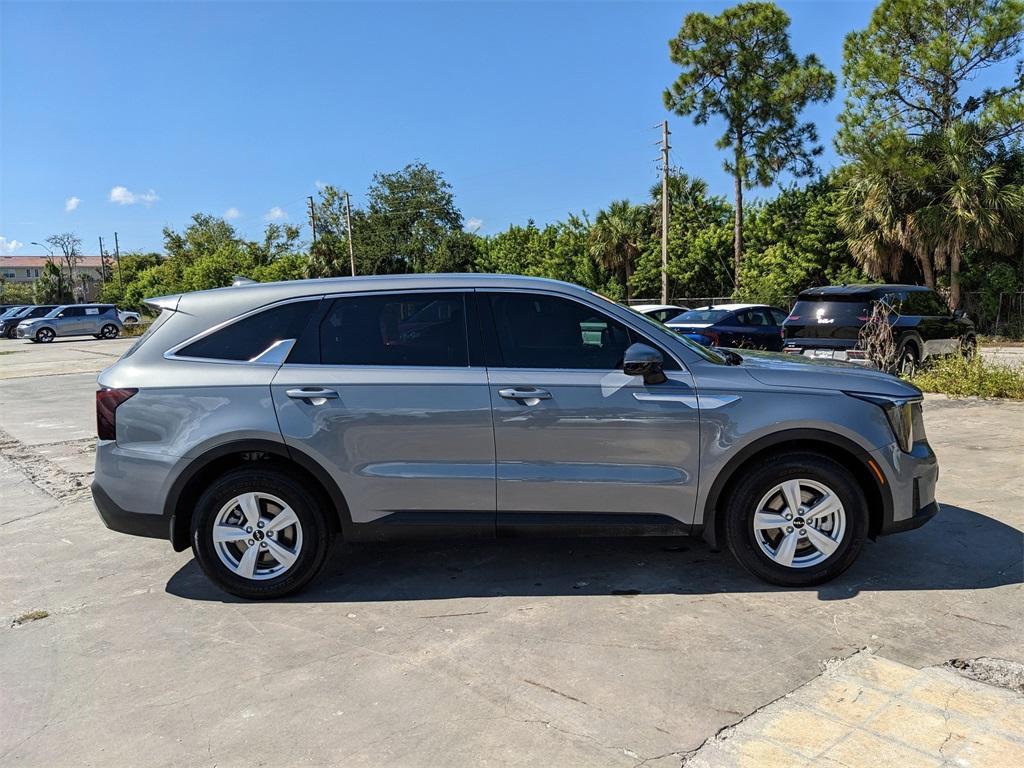 used 2025 Kia Sorento car, priced at $27,201