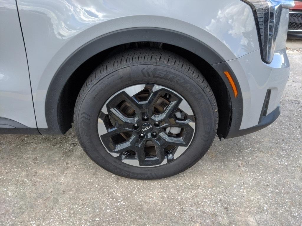 used 2025 Kia Sorento car, priced at $28,711