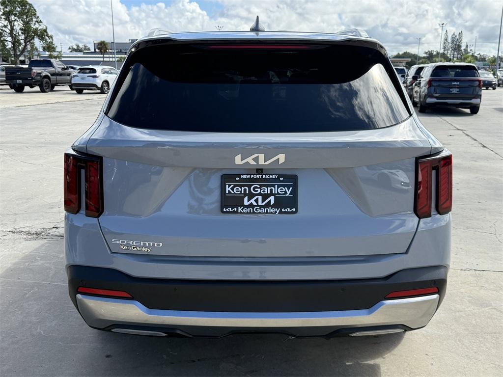 used 2025 Kia Sorento car, priced at $28,301
