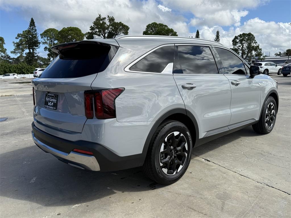 used 2025 Kia Sorento car, priced at $28,301