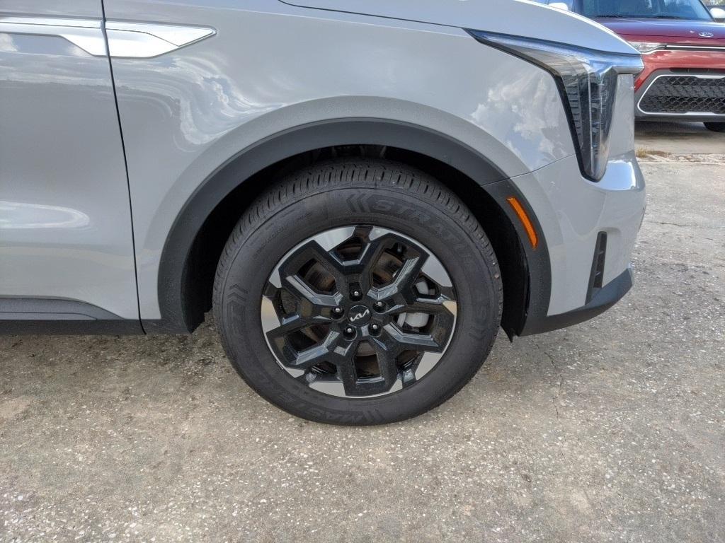 used 2025 Kia Sorento car, priced at $28,711