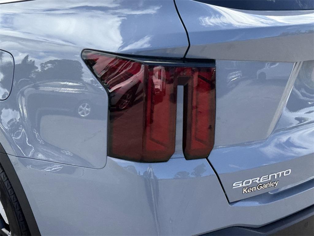 used 2025 Kia Sorento car, priced at $28,301