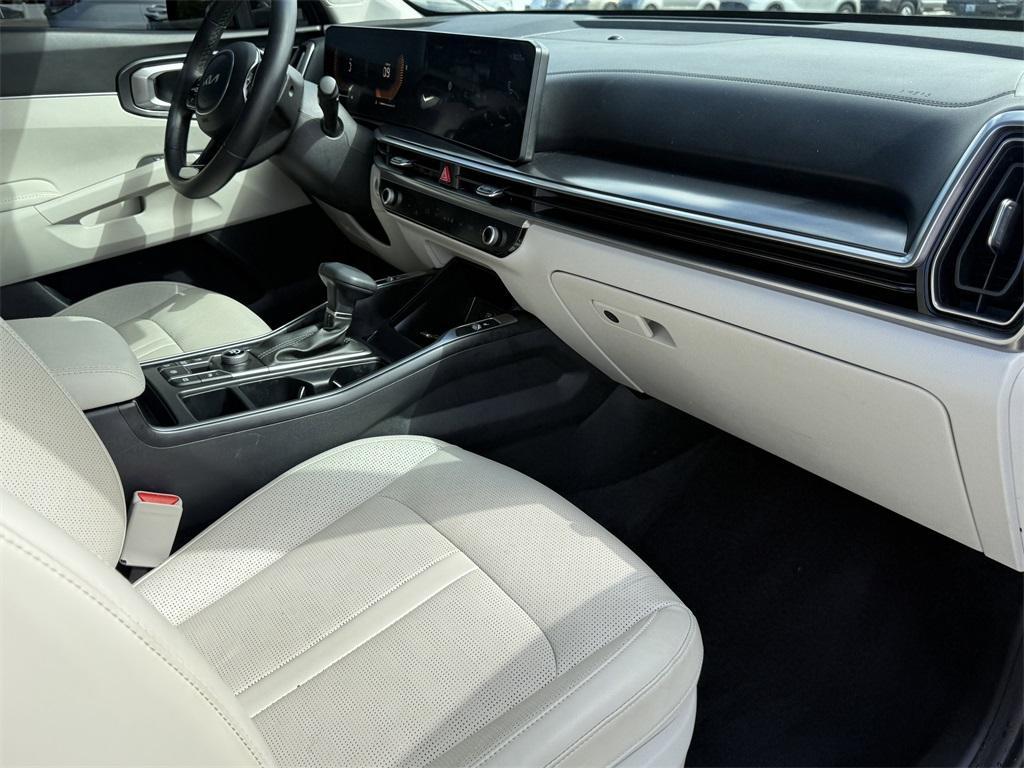 used 2025 Kia Sorento car, priced at $28,301