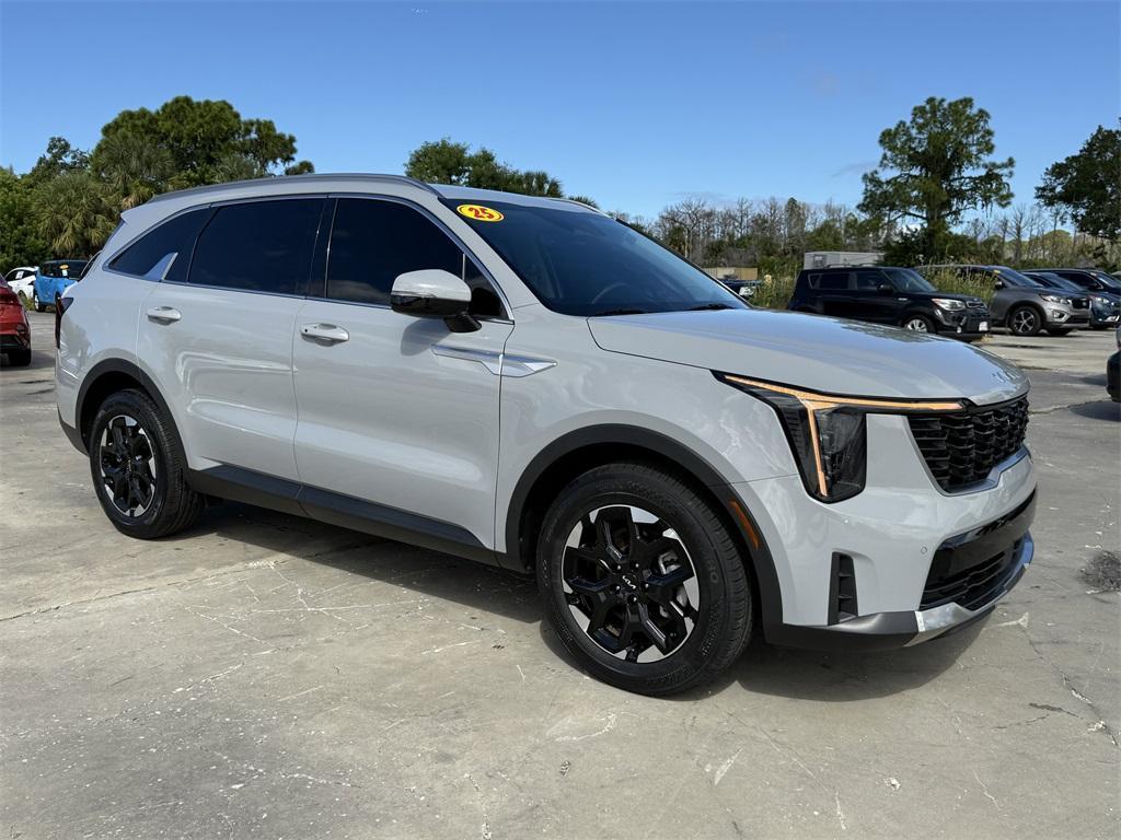 used 2025 Kia Sorento car, priced at $28,301