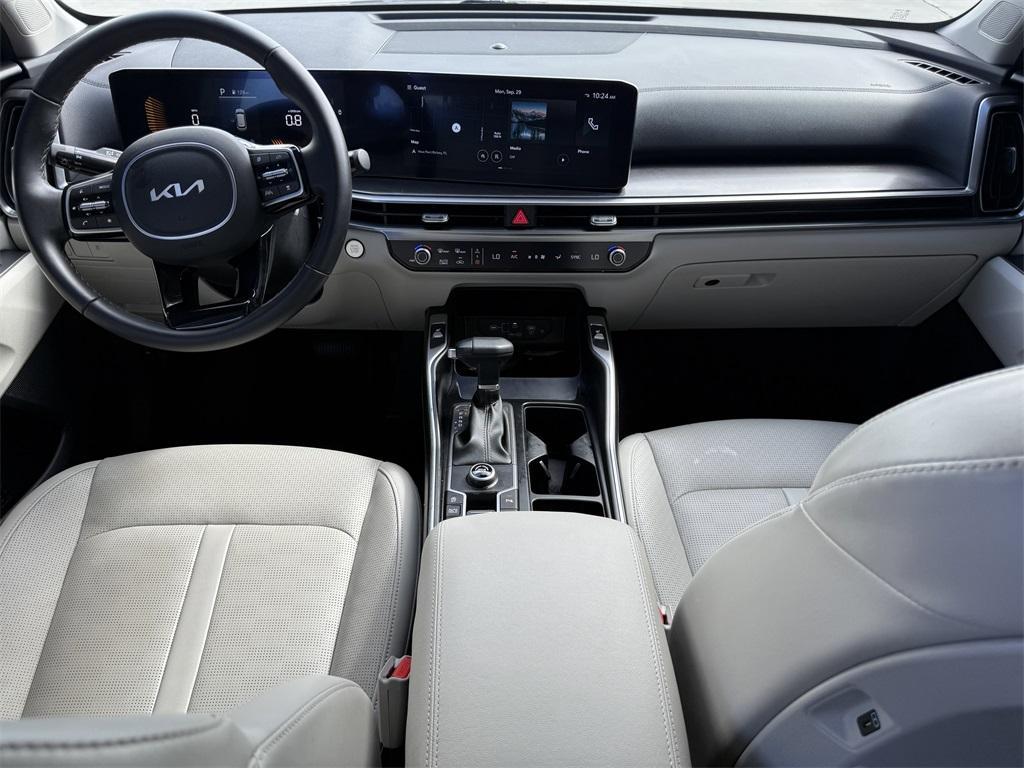 used 2025 Kia Sorento car, priced at $28,301