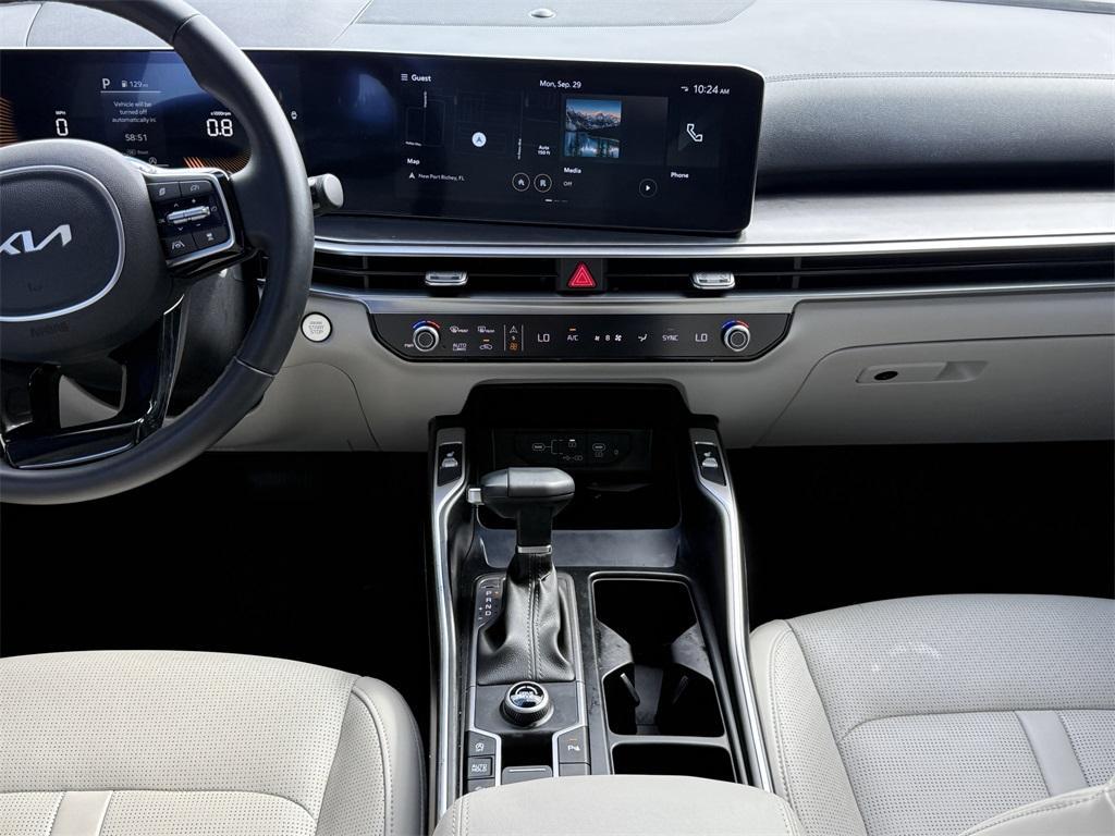 used 2025 Kia Sorento car, priced at $28,301