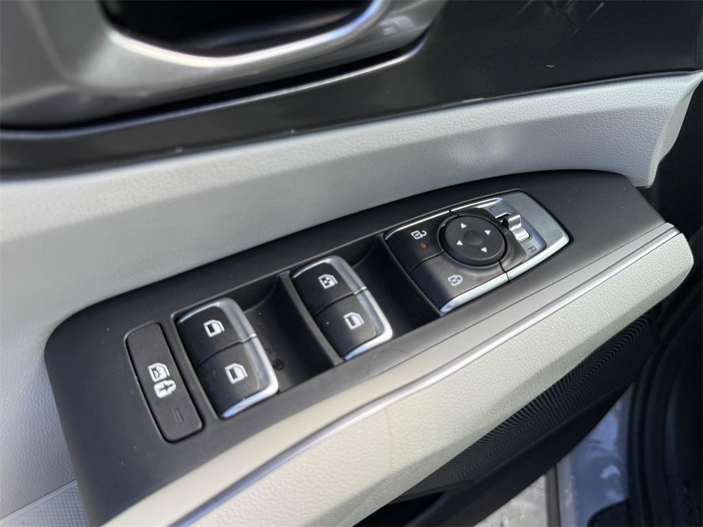 used 2025 Kia Sorento car, priced at $28,301