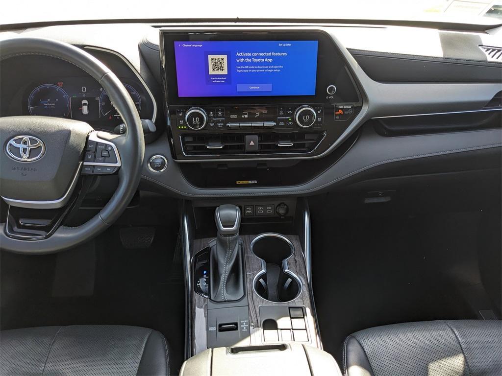 used 2023 Toyota Highlander car, priced at $32,482