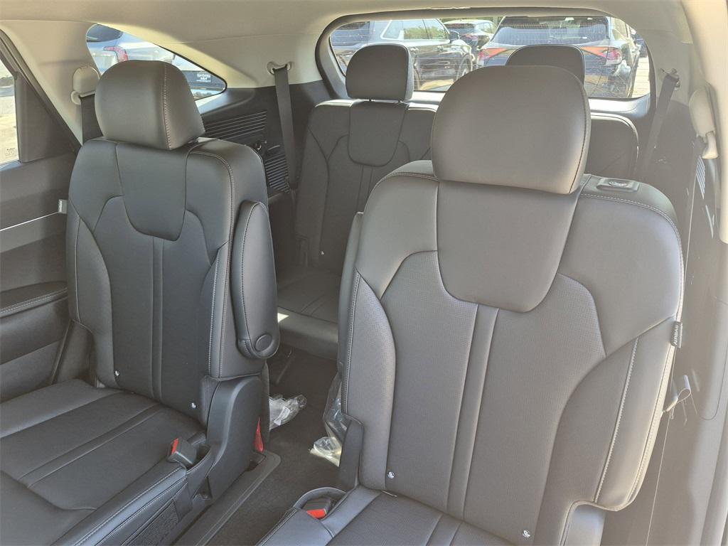 new 2025 Kia Sorento car, priced at $37,225