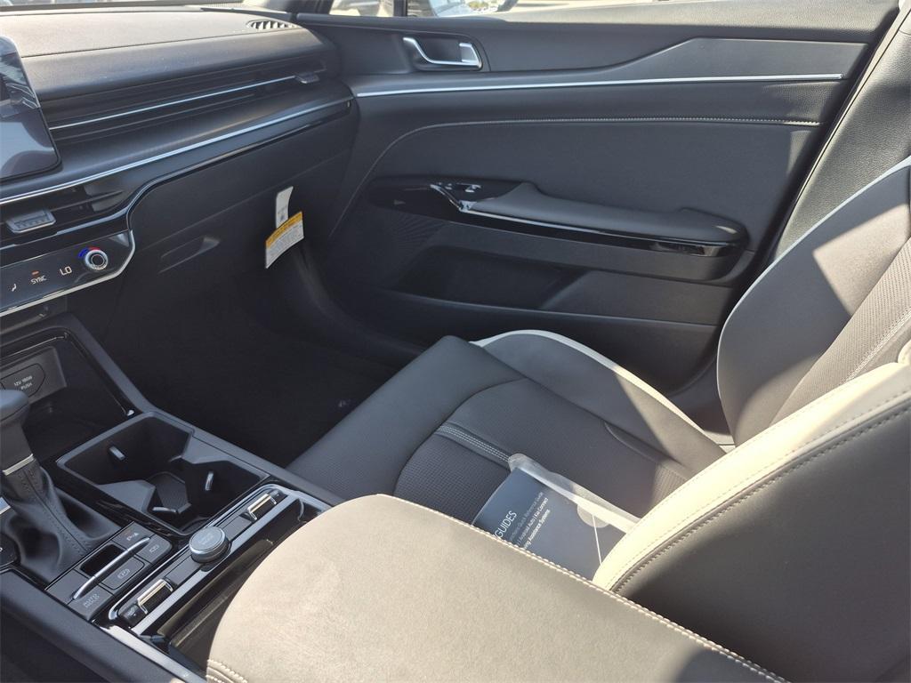 new 2025 Kia K5 car, priced at $28,995