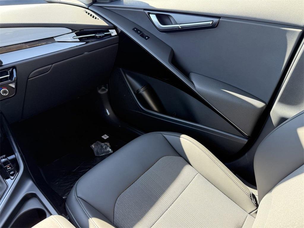 new 2025 Kia Niro car, priced at $30,735