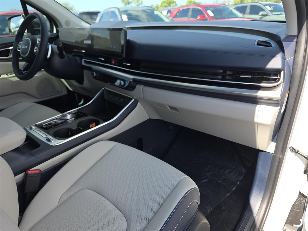 new 2026 Kia Carnival Hybrid car, priced at $54,365