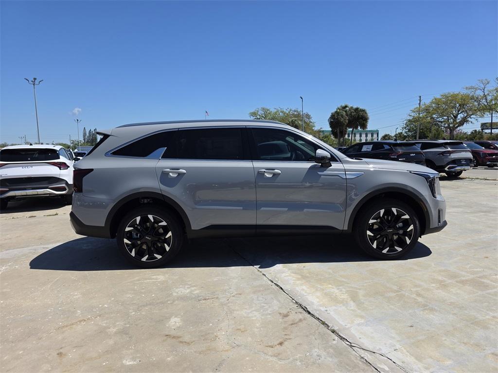 new 2025 Kia Sorento car, priced at $38,685
