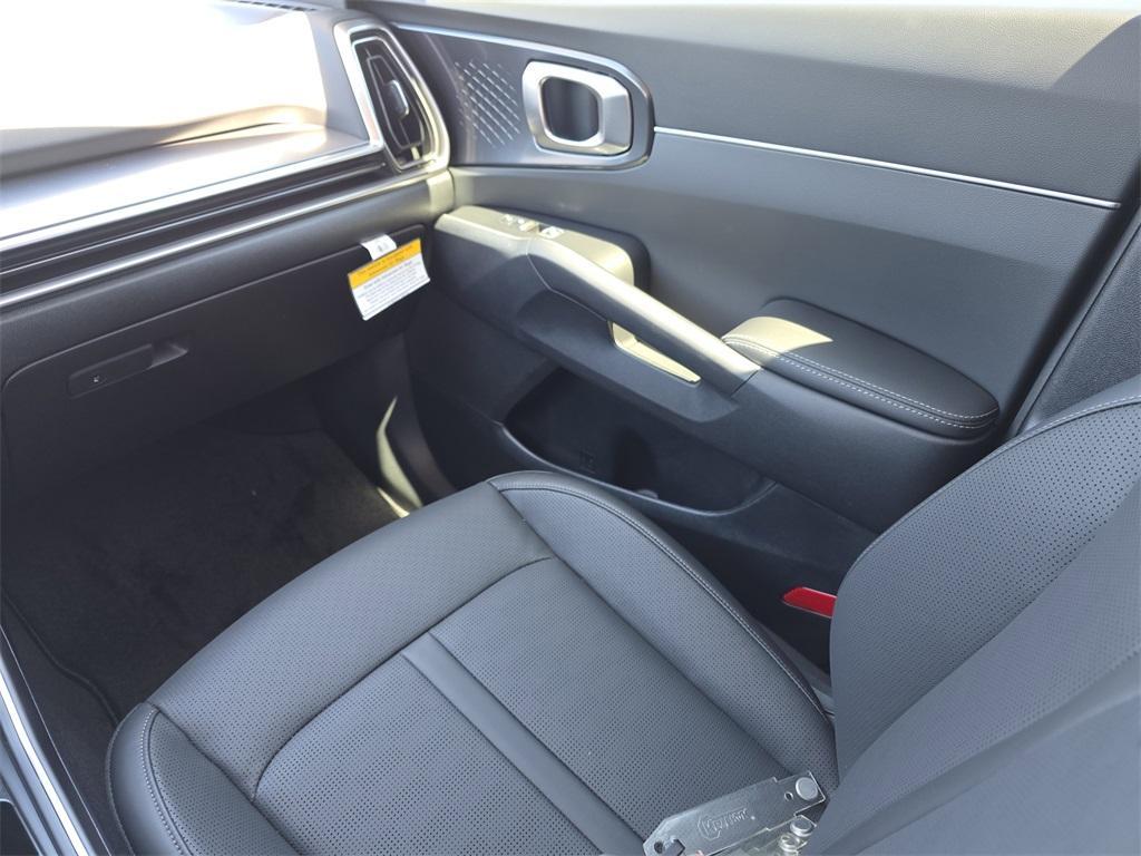 new 2025 Kia Sorento car, priced at $38,685