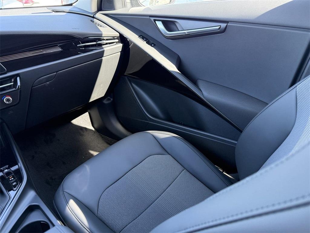 new 2025 Kia Niro car, priced at $30,985