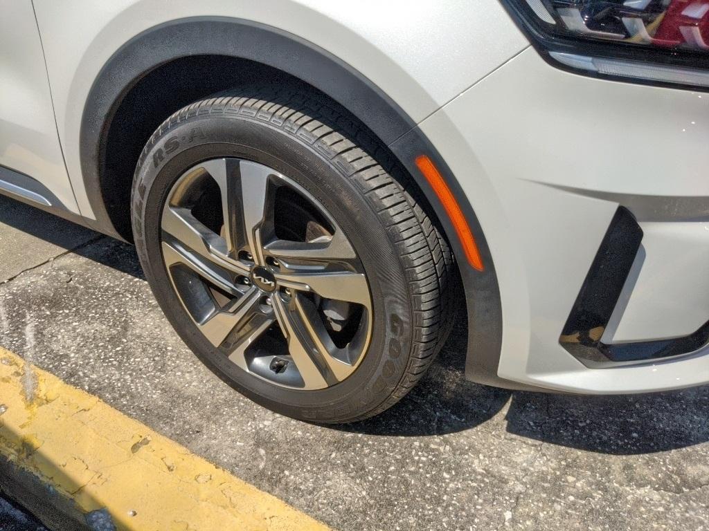 used 2022 Kia Sorento Plug-In Hybrid car, priced at $27,991