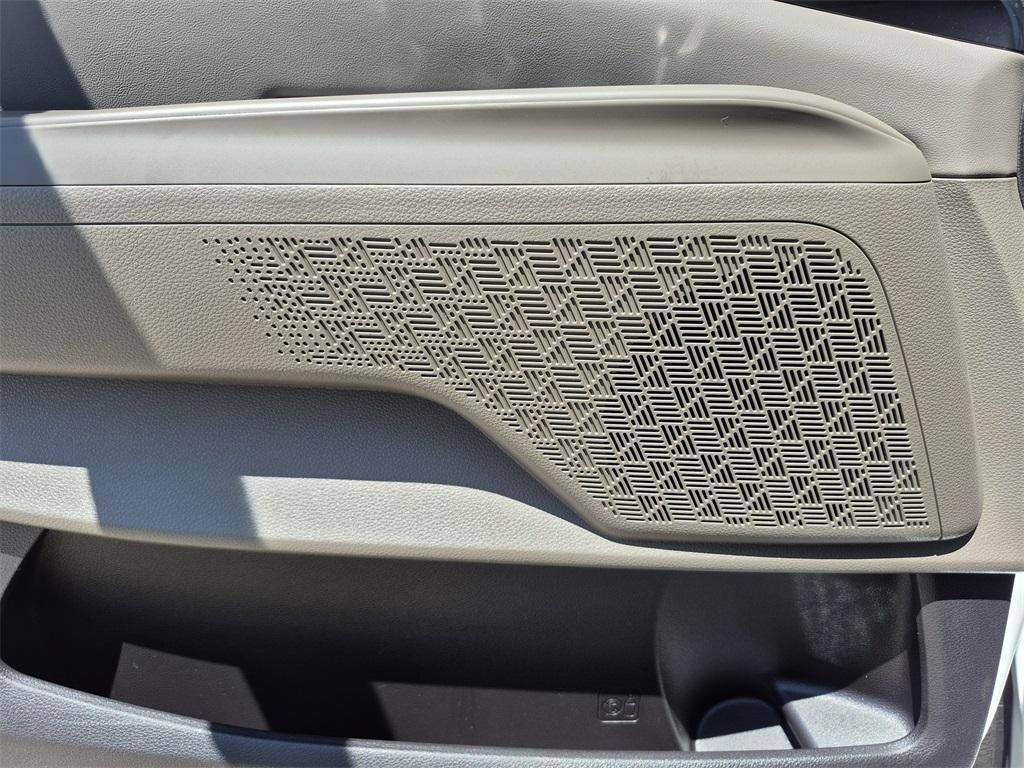 new 2025 Kia Carnival car, priced at $40,495
