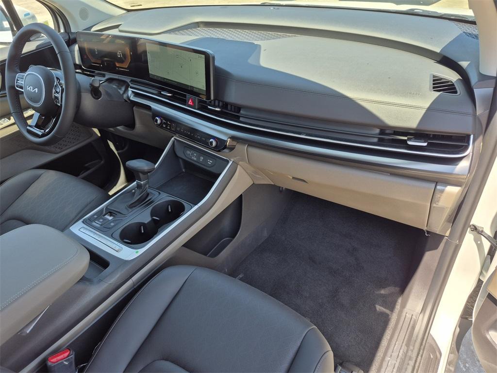 new 2025 Kia Carnival car, priced at $40,495
