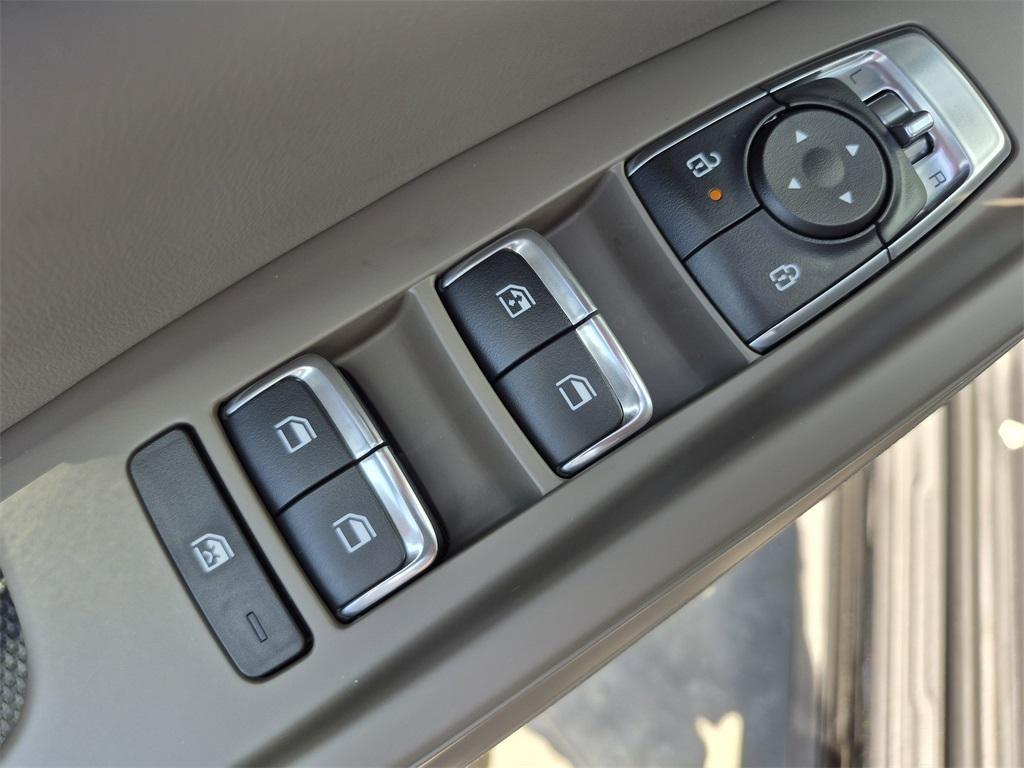 new 2025 Kia Carnival car, priced at $40,495