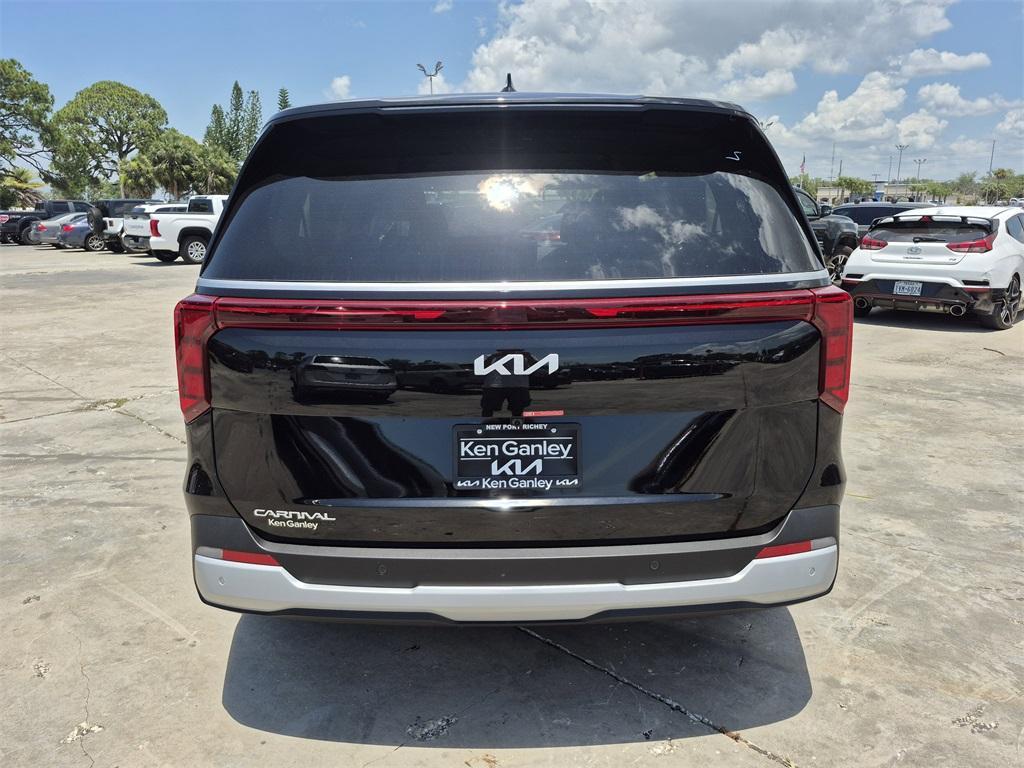 new 2025 Kia Carnival car, priced at $40,495