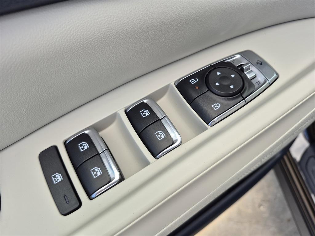 new 2025 Kia Carnival Hybrid car, priced at $43,700