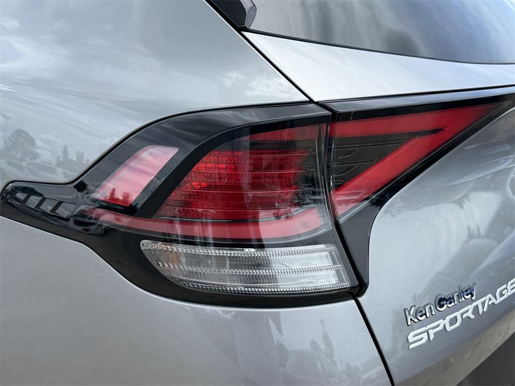new 2025 Kia Sportage Hybrid car, priced at $29,610