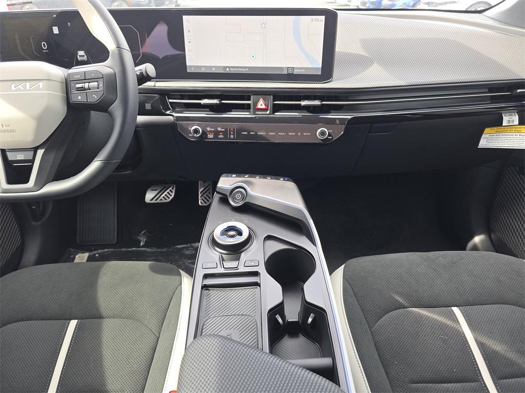 new 2025 Kia EV6 car, priced at $49,348