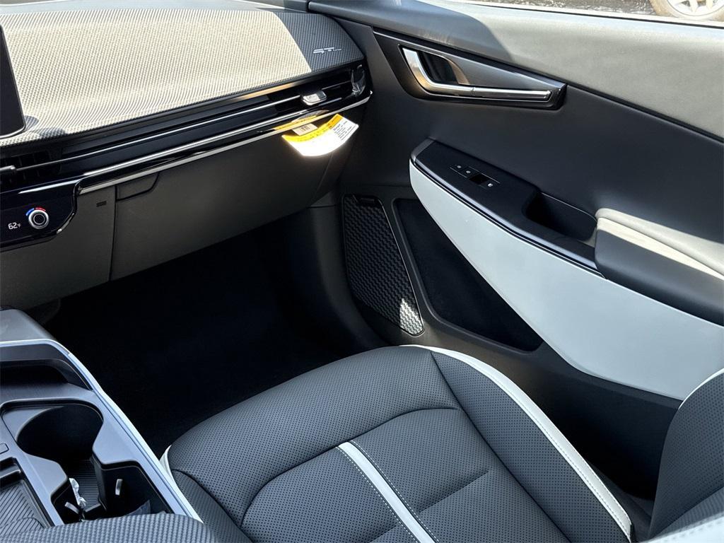 new 2025 Kia EV6 car, priced at $53,040