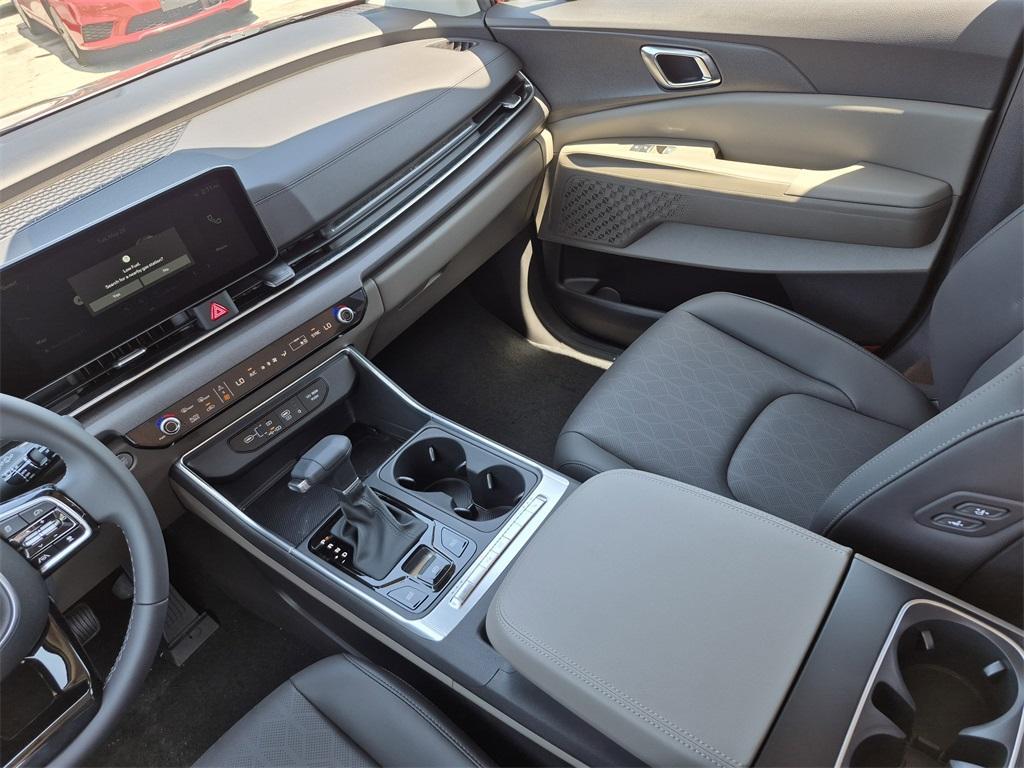 new 2025 Kia Carnival car, priced at $39,327