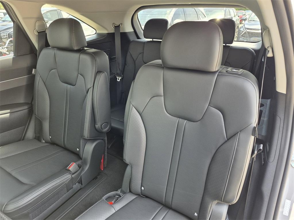 new 2025 Kia Sorento car, priced at $37,725