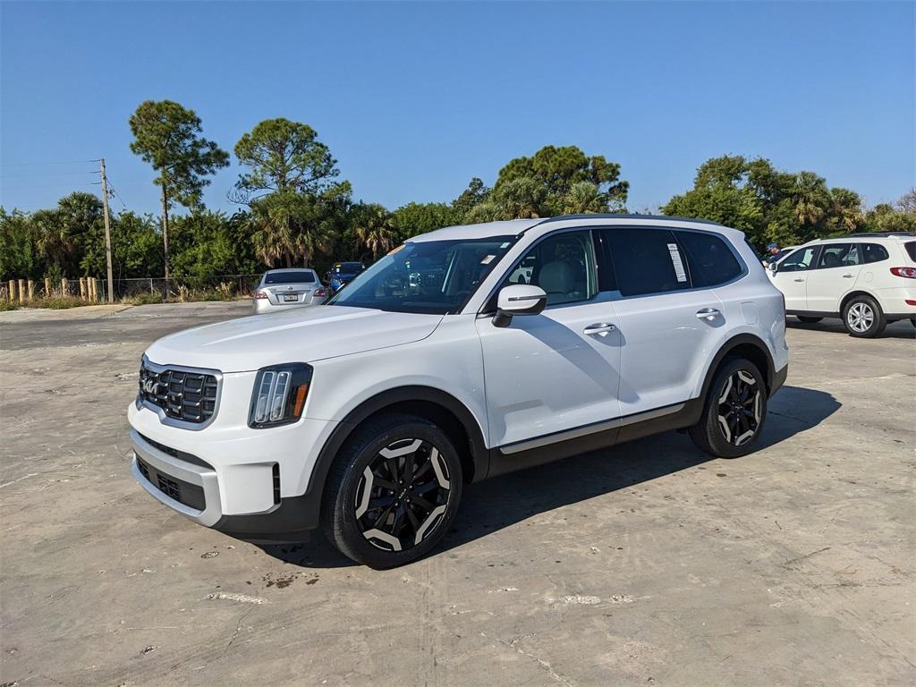 used 2024 Kia Telluride car, priced at $28,312