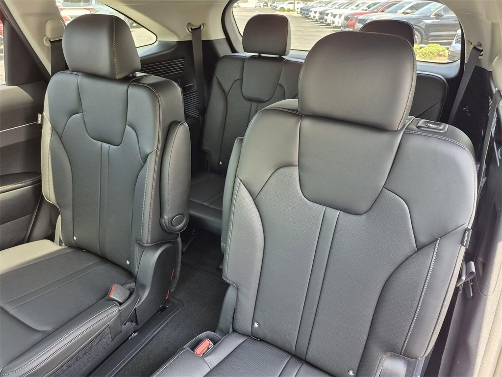 new 2025 Kia Sorento car, priced at $37,725