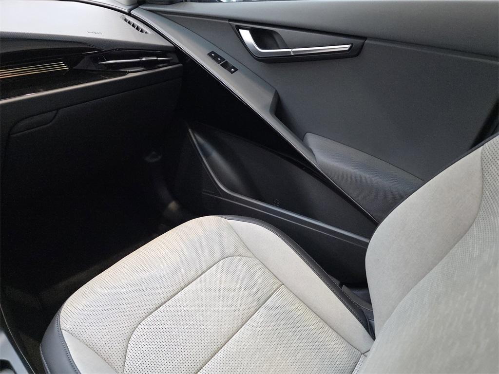 new 2025 Kia Niro car, priced at $33,905