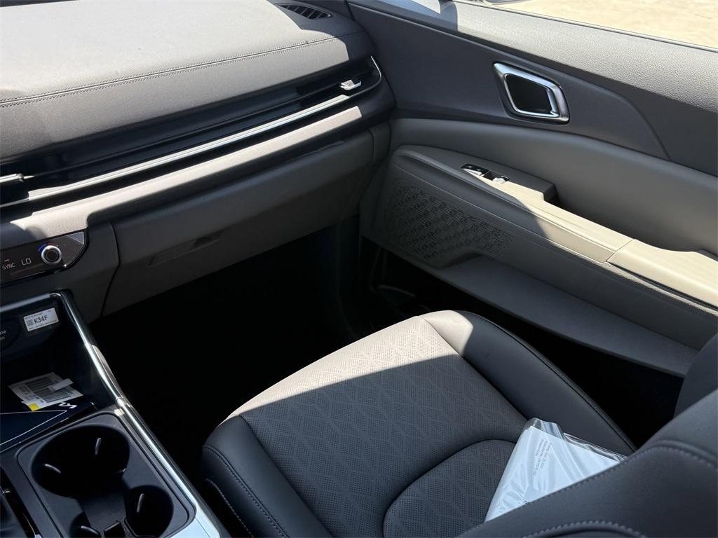 new 2025 Kia Carnival car, priced at $42,575