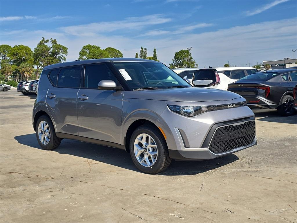 new 2025 Kia Soul car, priced at $19,680