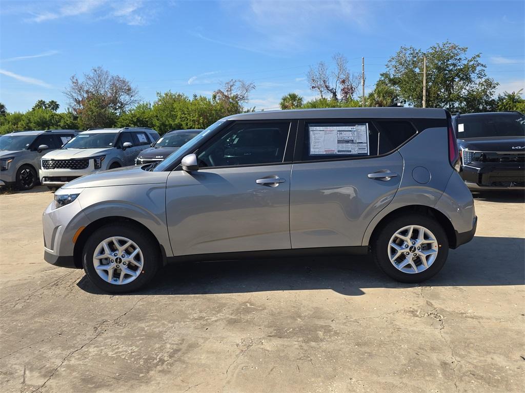 new 2025 Kia Soul car, priced at $19,680