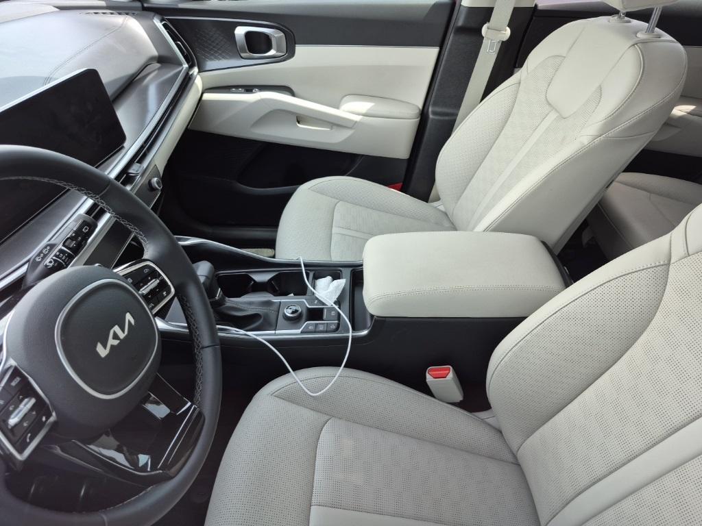 used 2025 Kia Sorento car, priced at $32,262
