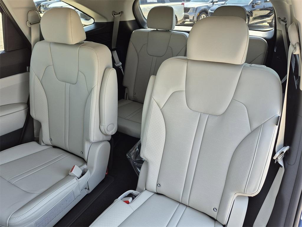 new 2025 Kia Sorento car, priced at $37,725