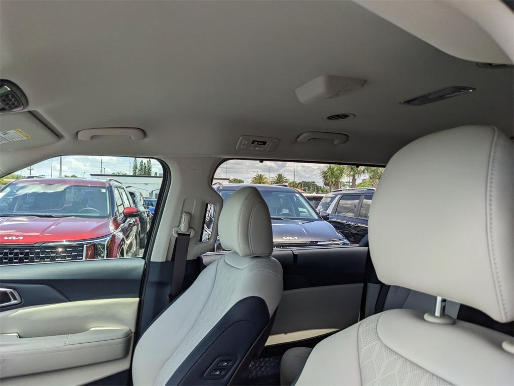 new 2025 Kia Carnival Hybrid car, priced at $43,561