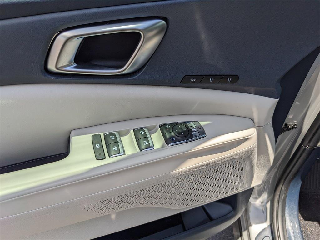 new 2025 Kia Carnival Hybrid car, priced at $43,561
