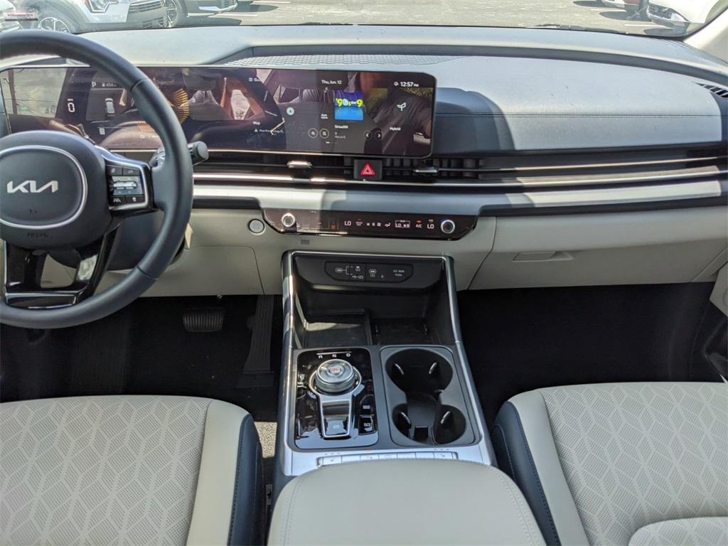 new 2025 Kia Carnival Hybrid car, priced at $43,561