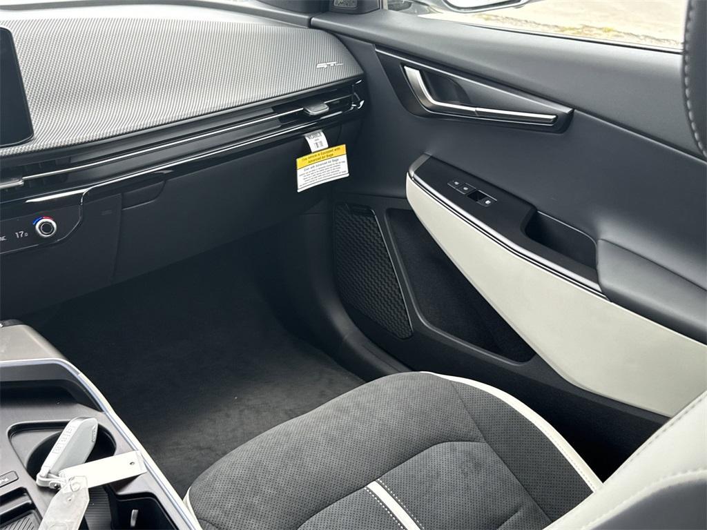 new 2025 Kia EV6 car, priced at $57,370