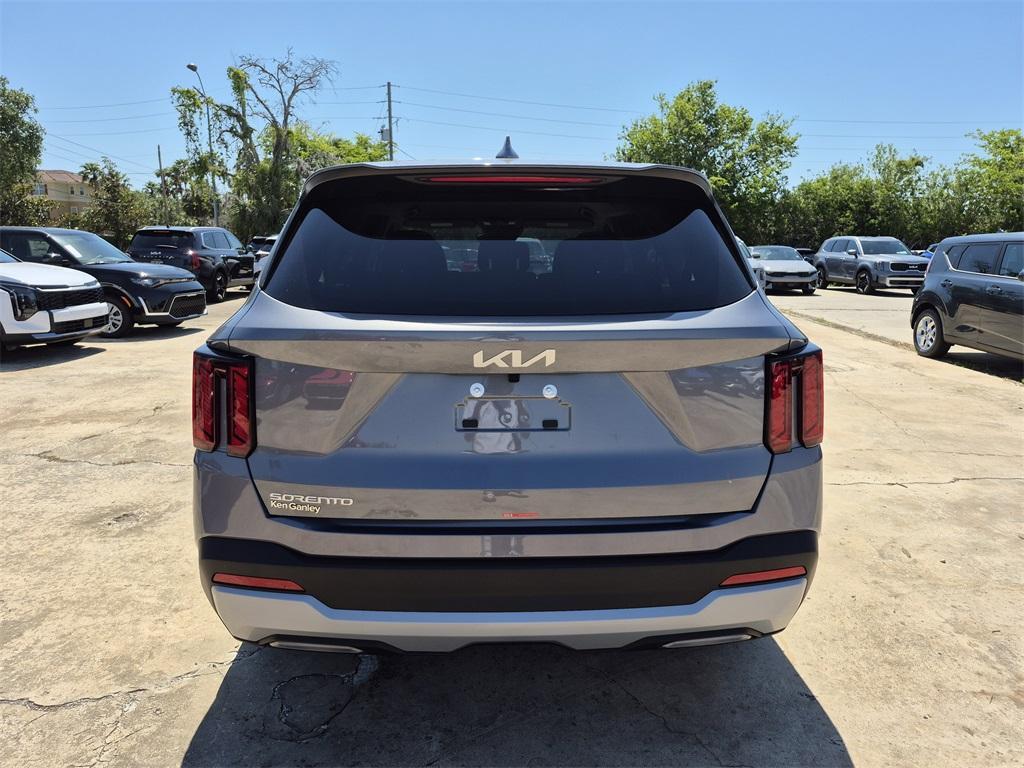new 2025 Kia Sorento car, priced at $32,130